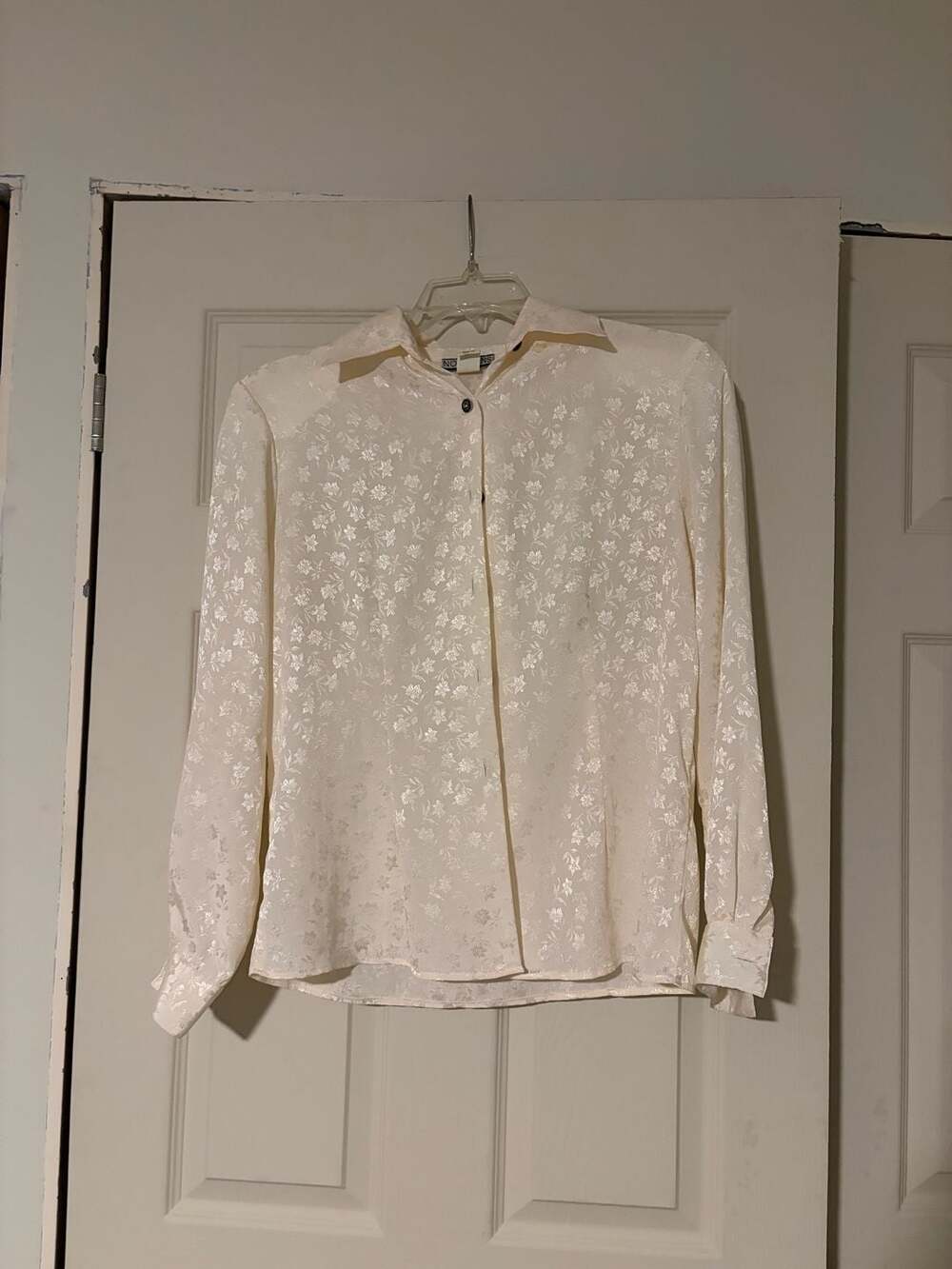 Notations Button-Up Shirt Size 10 Cream Floral Jacquard Long Sleeve